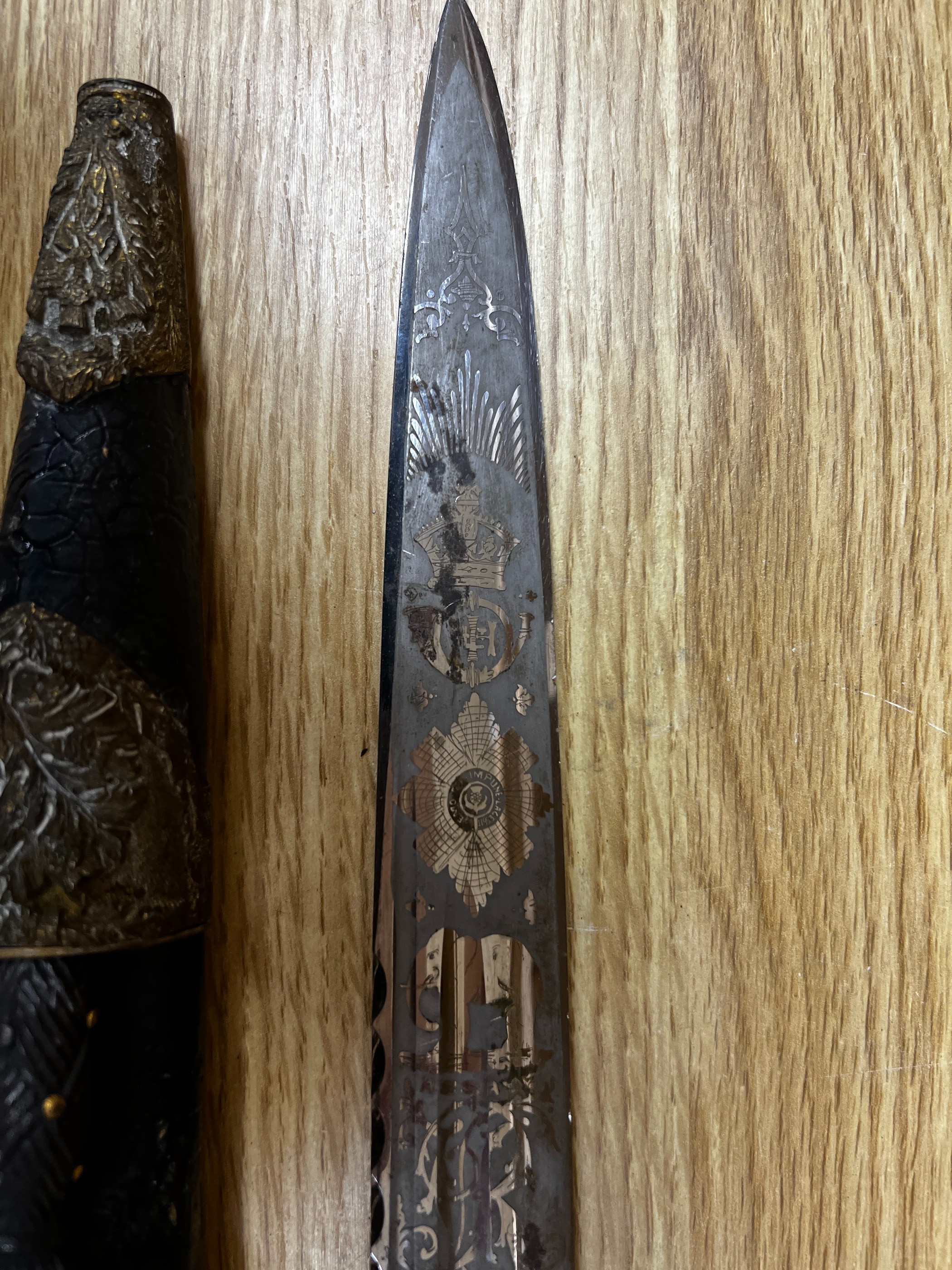 A Victorian Scottish dirk, Cairngorm lacking, 45cms long